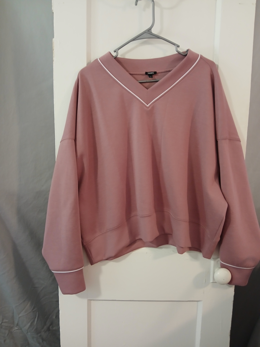 Express Oversized V-Neck Sweater in Mauve with White Trim [192]